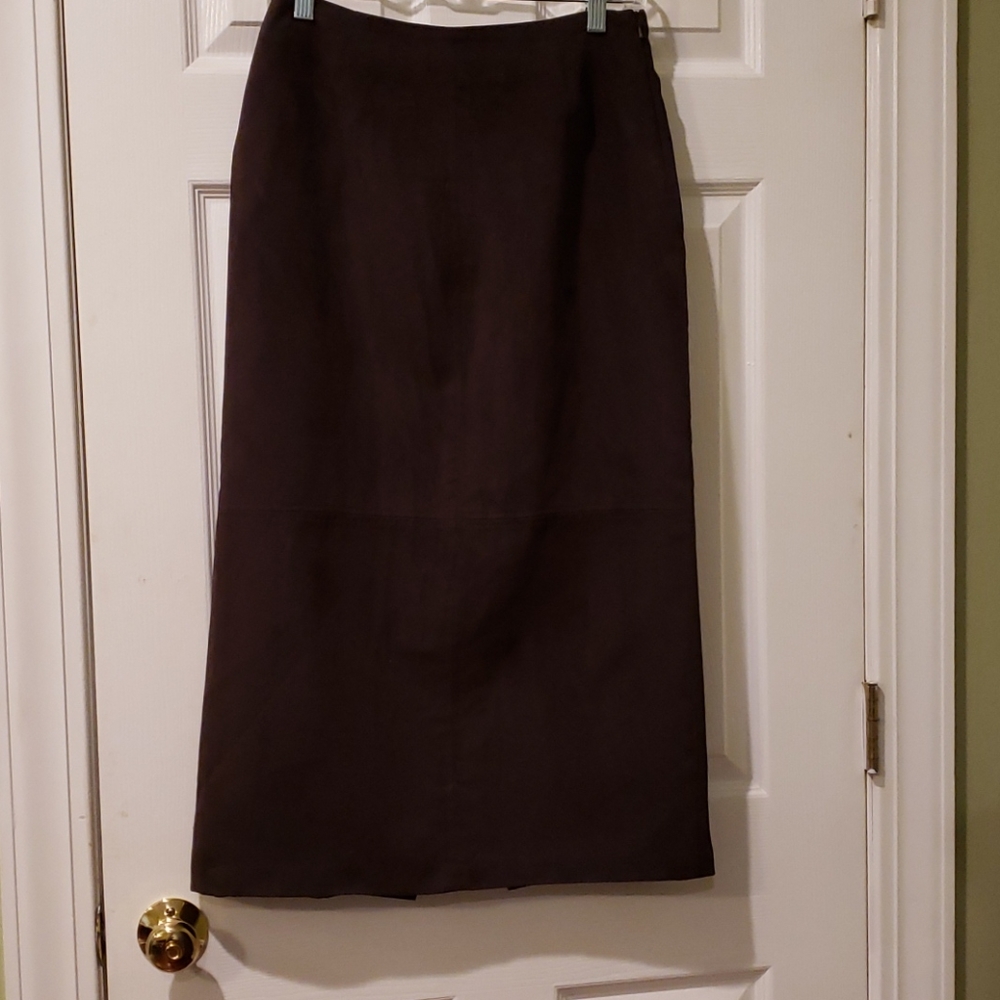 Faux suede/nubuck Brown midi skirt. Like new condition!